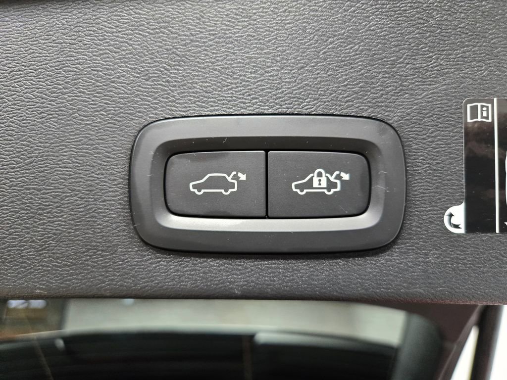 Used 2019 Volvo XC40 T5 Momentum image 47