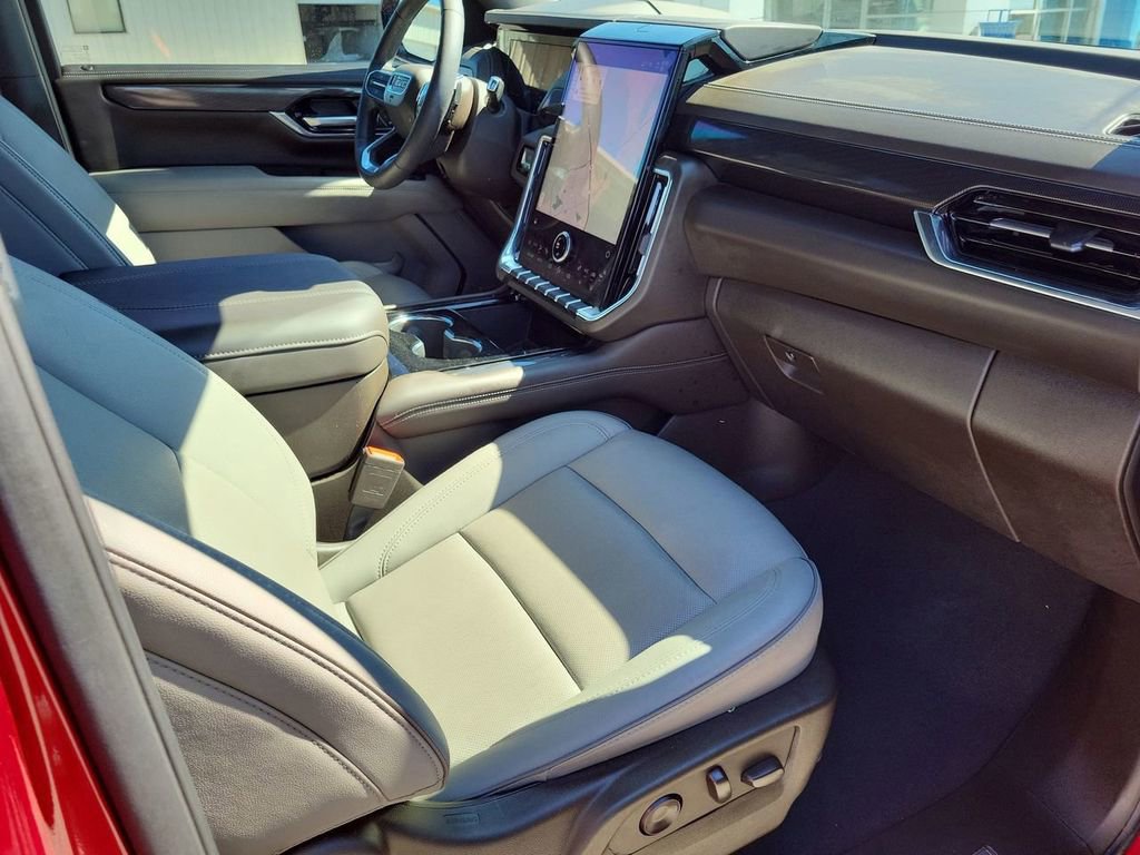 Used 2025 GMC Yukon XL Elevation w/ LPO, Elevation Black Package image 25