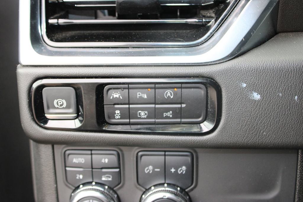 Used 2025 GMC Yukon Denali image 48