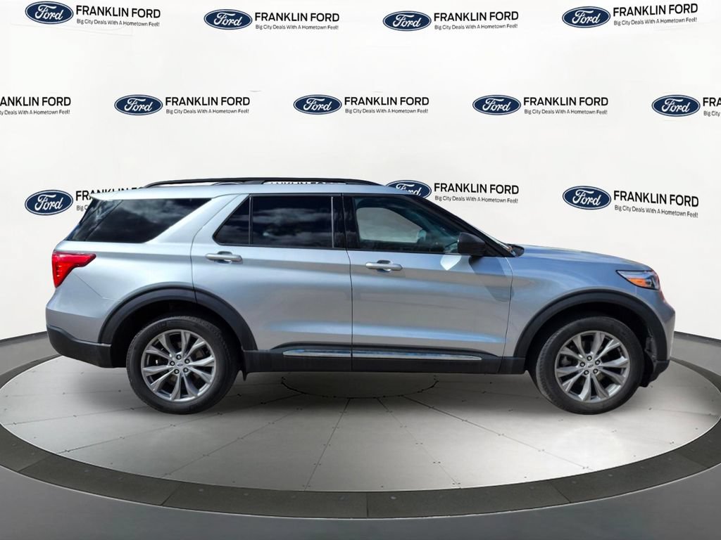Certified 2022 Ford Explorer XLT w/ Equipment Group 202A AWD/4WD image 6