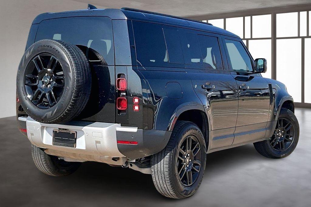 Used 2025 Land Rover Defender 110 S image 2