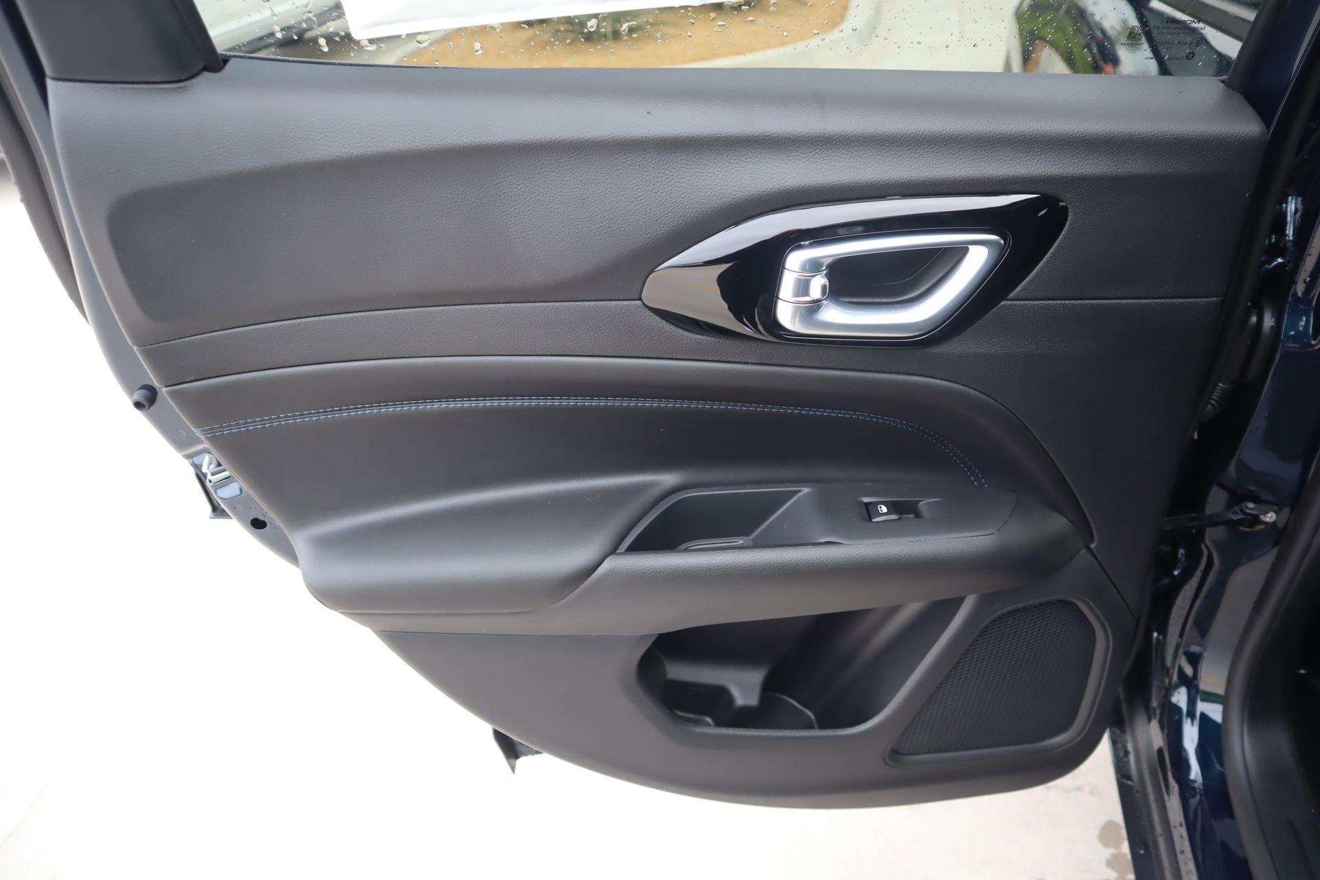 New 2026 Jeep Compass Latitude image 16