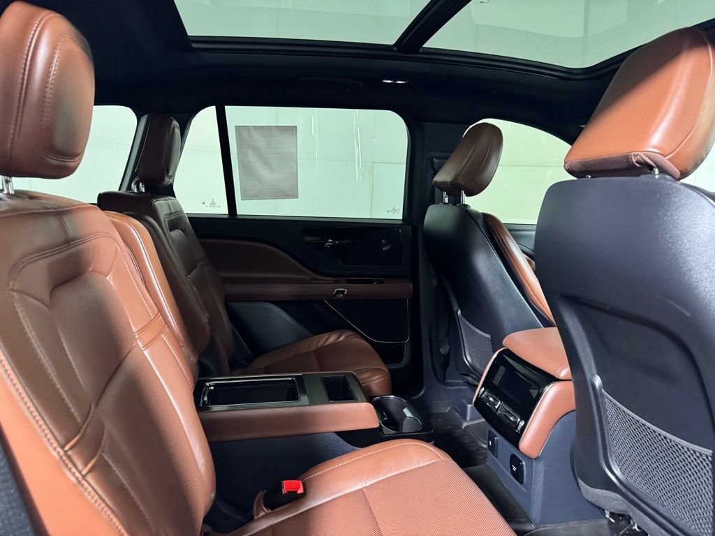 Certified 2025 Lincoln Aviator Reserve w/ Jet Appearance Package AWD/4WD image 18