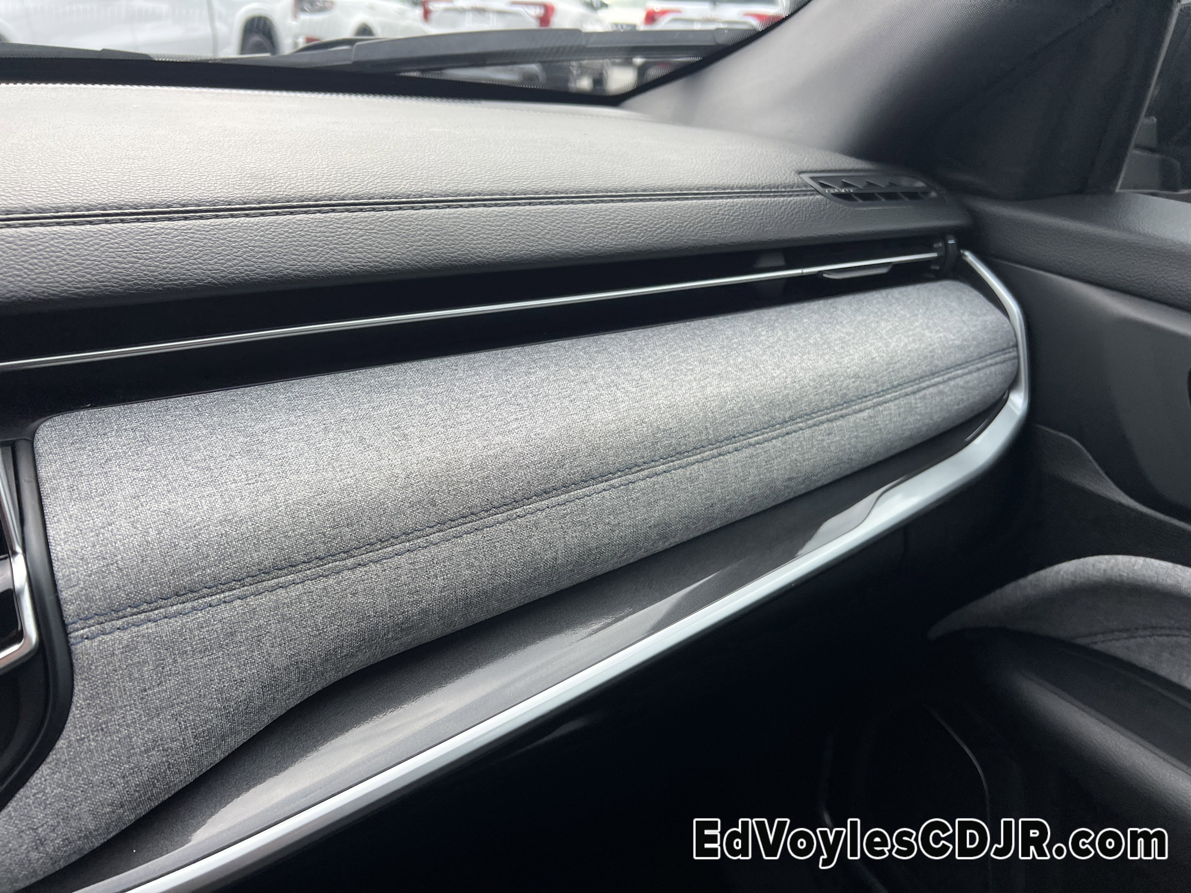 Used 2023 Jeep Compass Sport image 39