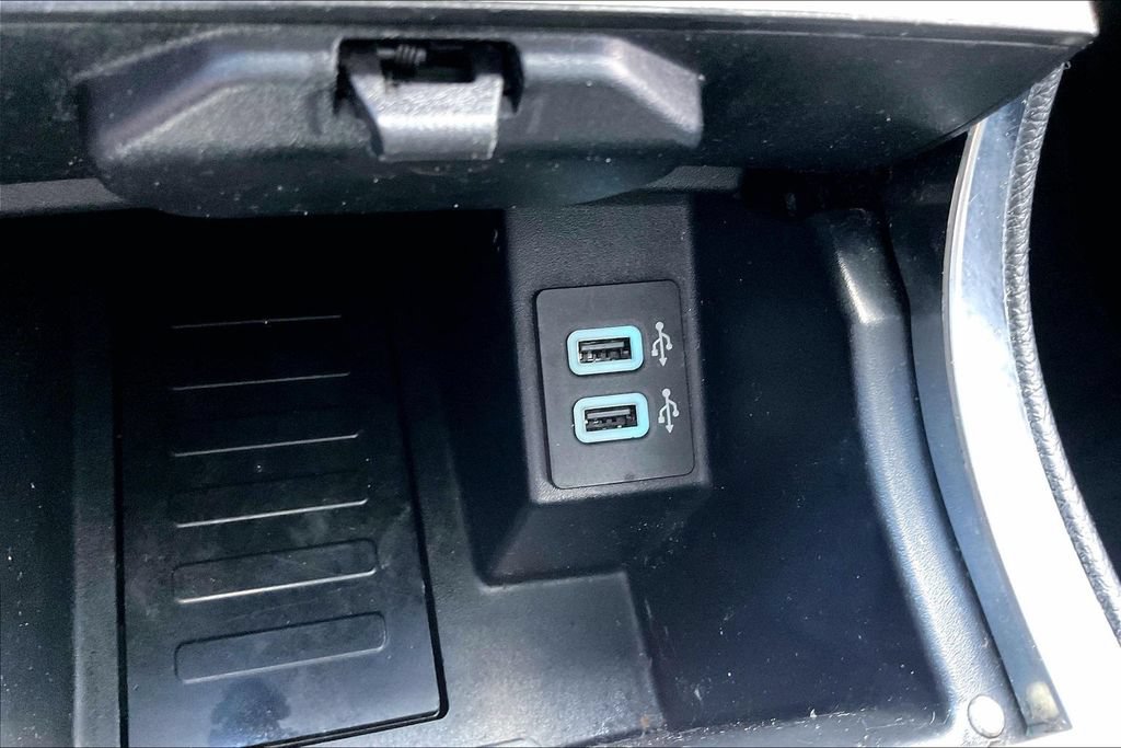 Used 2019 Ford Edge Titanium AWD/4WD image 16