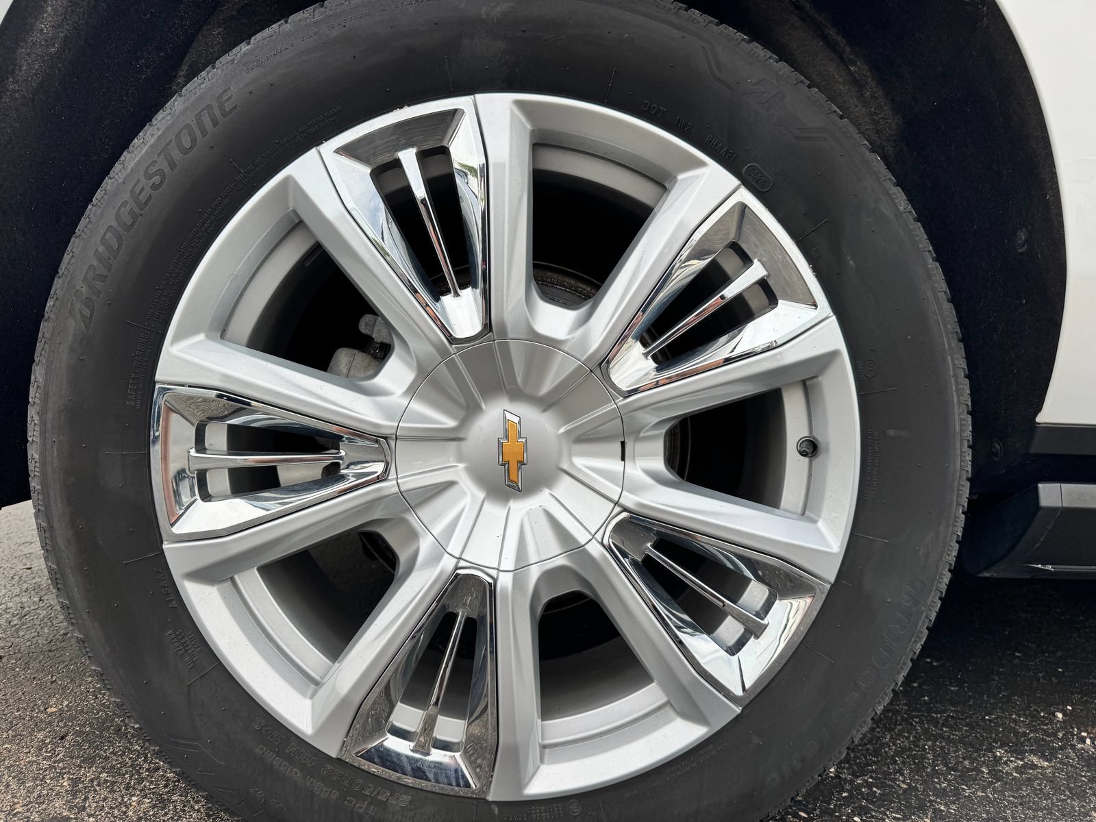 Used 2024 Chevrolet Suburban High Country AWD/4WD image 39