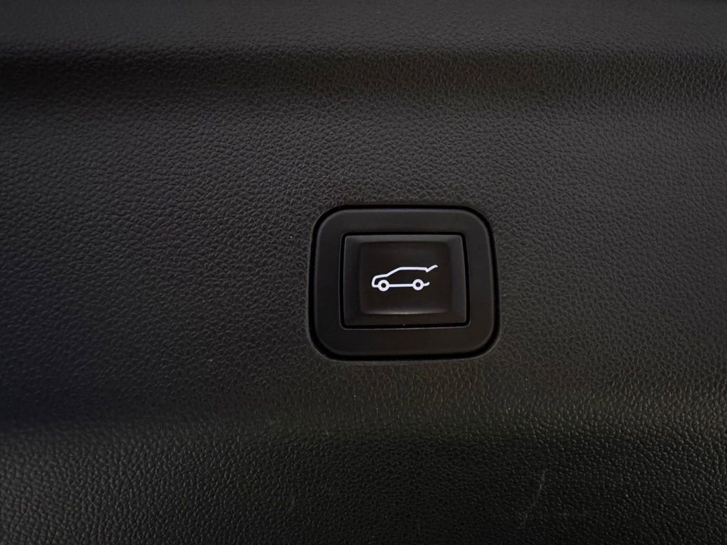 Used 2025 Chevrolet Suburban High Country AWD/4WD image 31