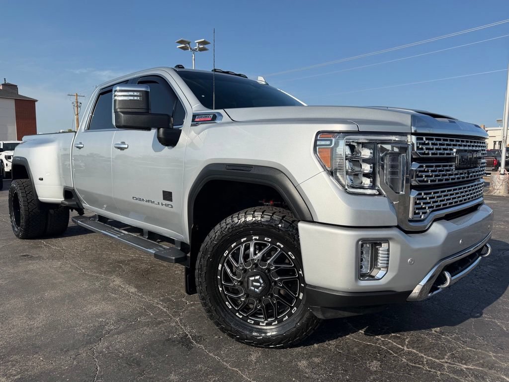Used 2021 GMC Sierra 3500 Denali w/ Denali Ultimate Package AWD/4WD image 2