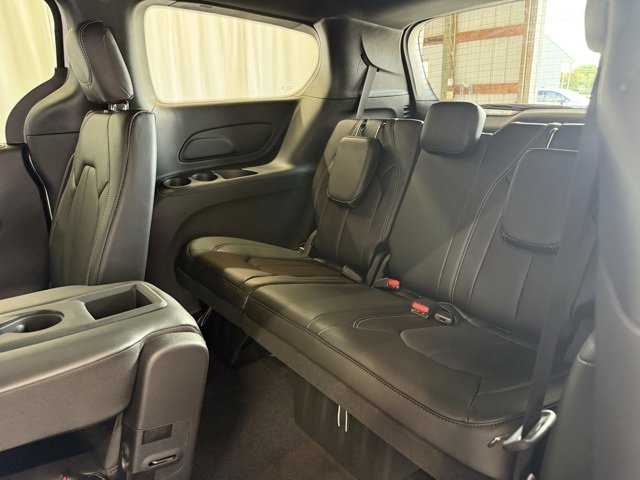New 2026 Chrysler Pacifica Select image 40