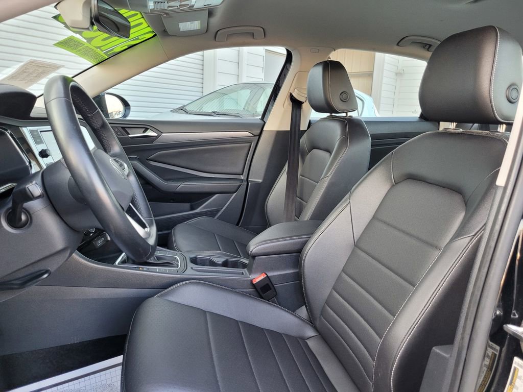 Used 2024 Volkswagen Jetta SE image 11