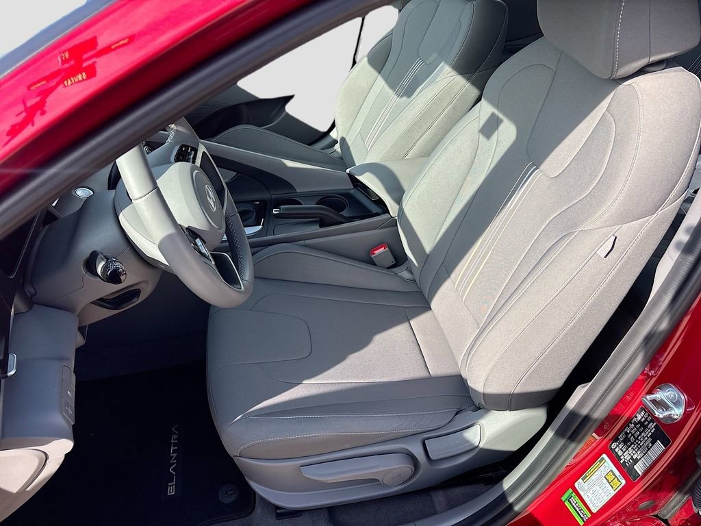 Certified 2025 Hyundai Elantra Sport image 18