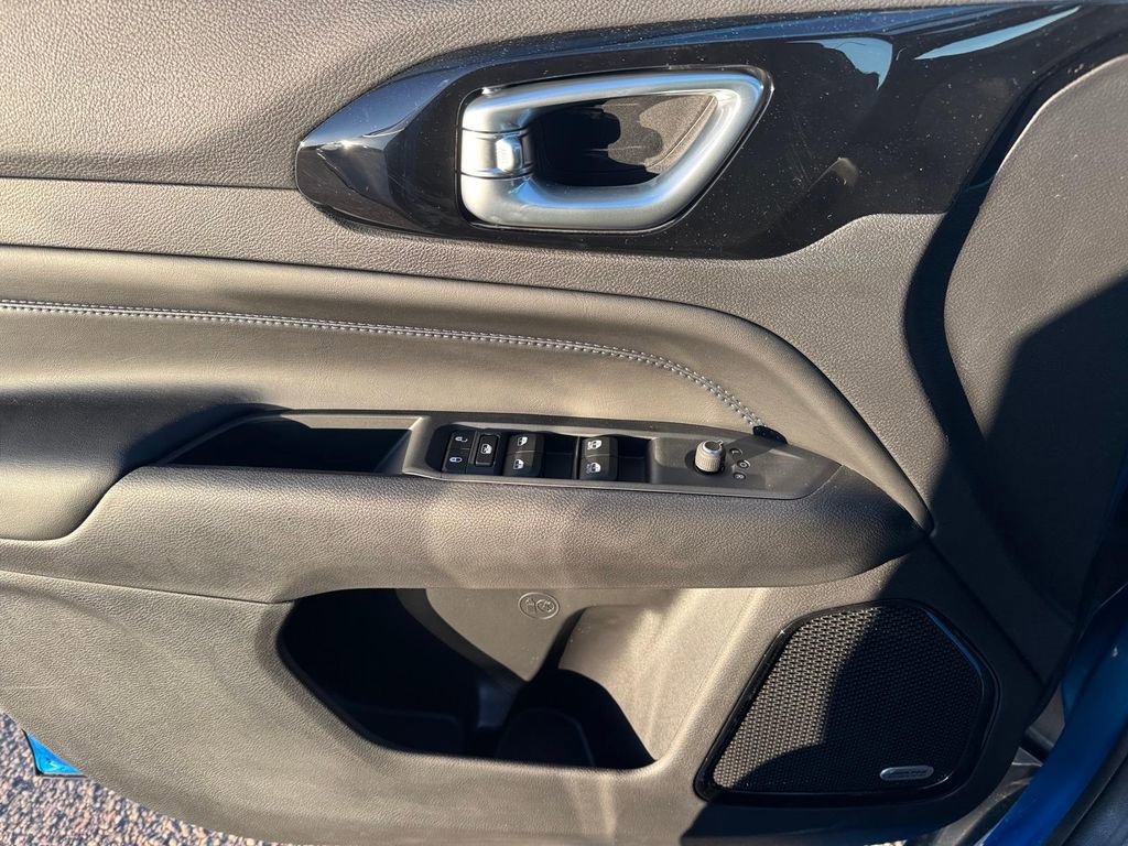 New 2026 Jeep Compass Latitude w/ Sun and Sound Group AWD/4WD image 21