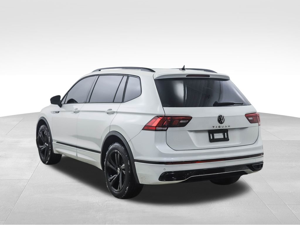 Used 2024 Volkswagen Tiguan SE R-Line image 3