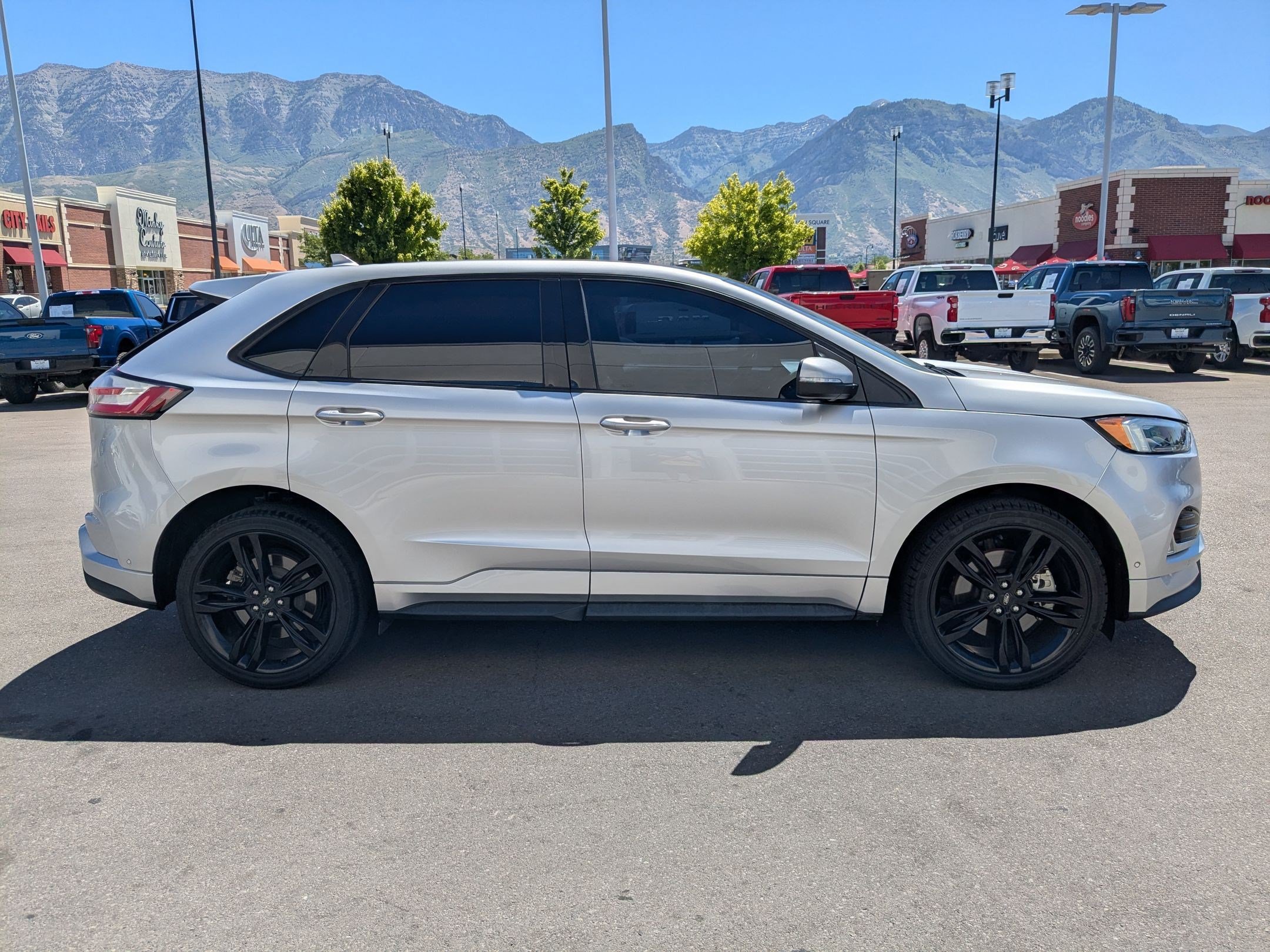 Used 2019 Ford Edge ST w/ Equipment Group 401A AWD/4WD image 2