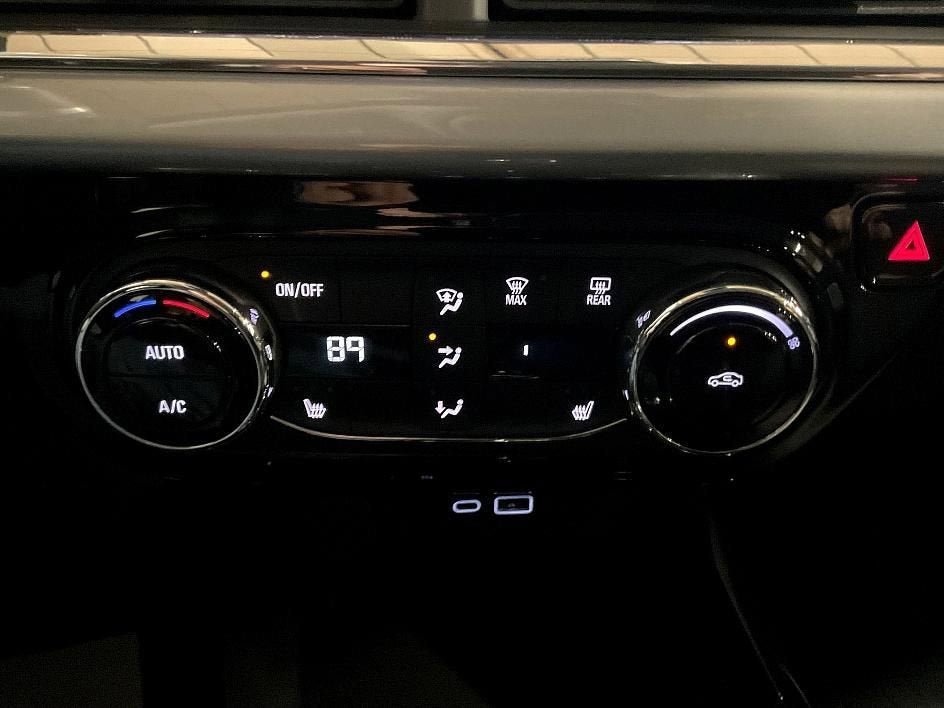 New 2026 Chevrolet Trax LT w/ Driver Confidence Package FWD image 40