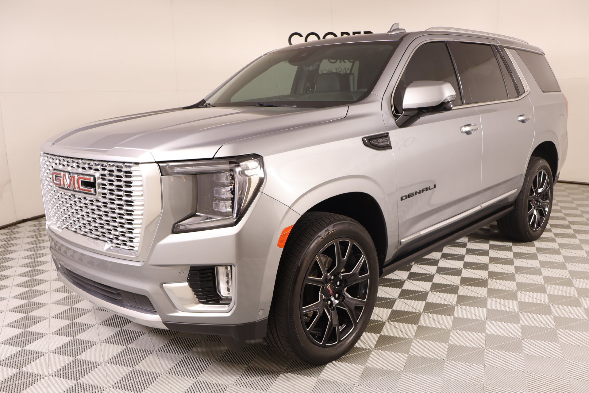 Used 2024 GMC Yukon Denali w/ Denali Reserve Package AWD/4WD image 11
