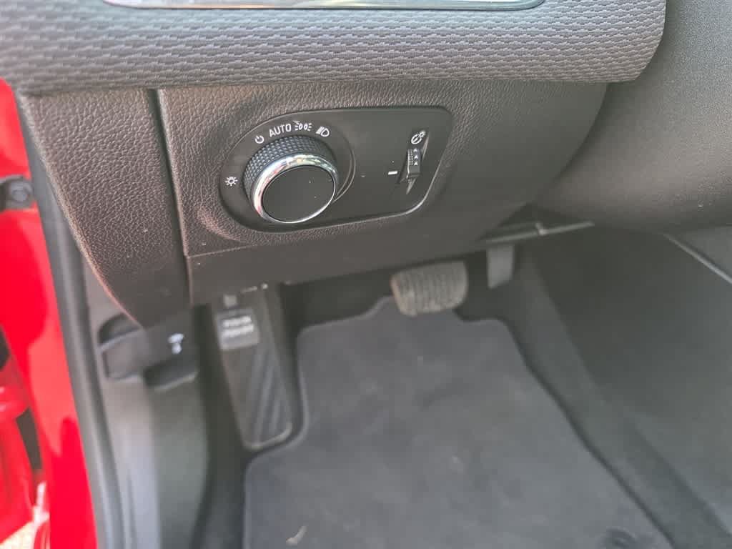 Used 2017 Chevrolet Cruze LS FWD image 13