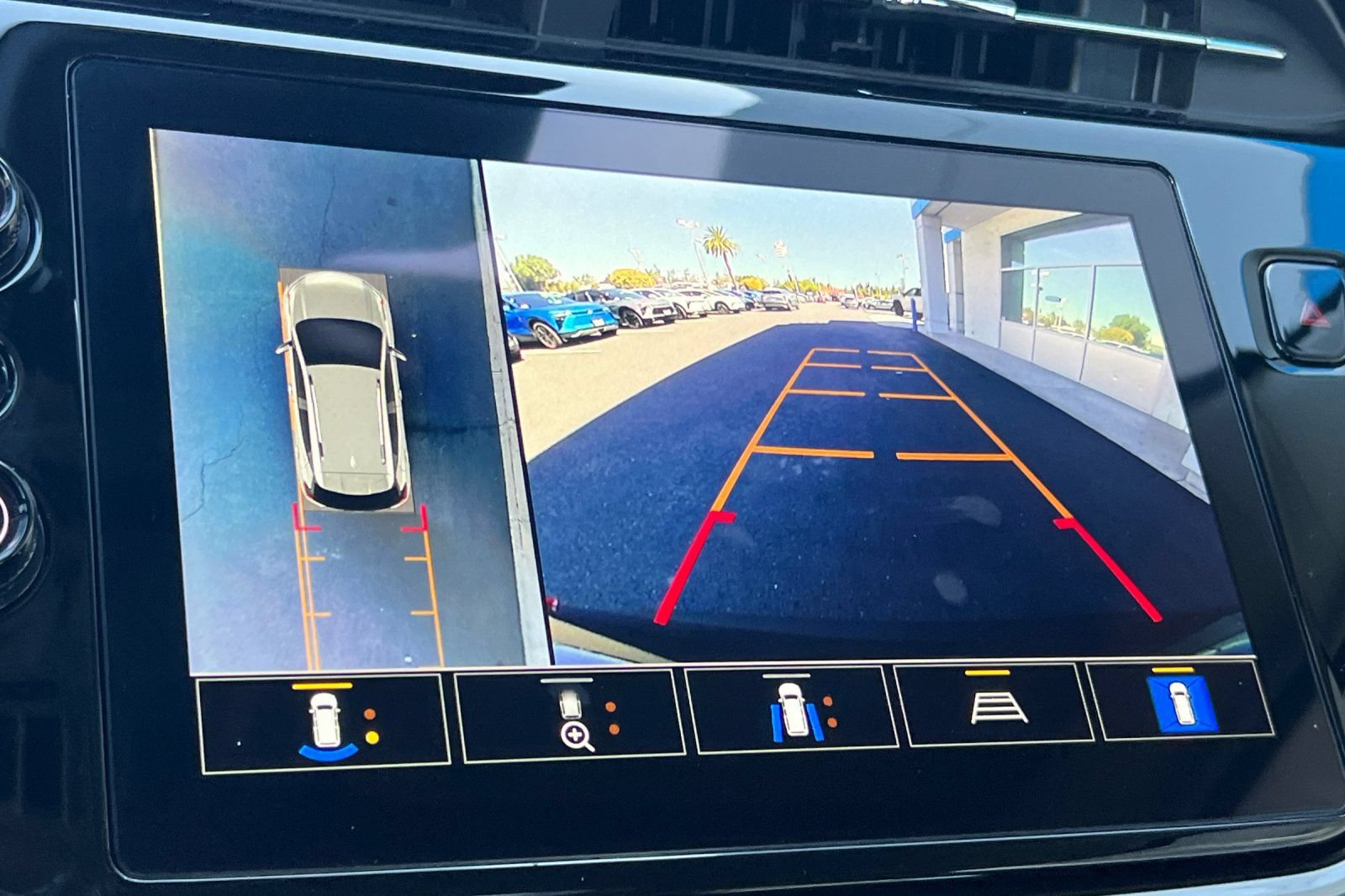 Used 2023 Chevrolet Bolt EUV Premier w/ Sun & Sound Package FWD image 28
