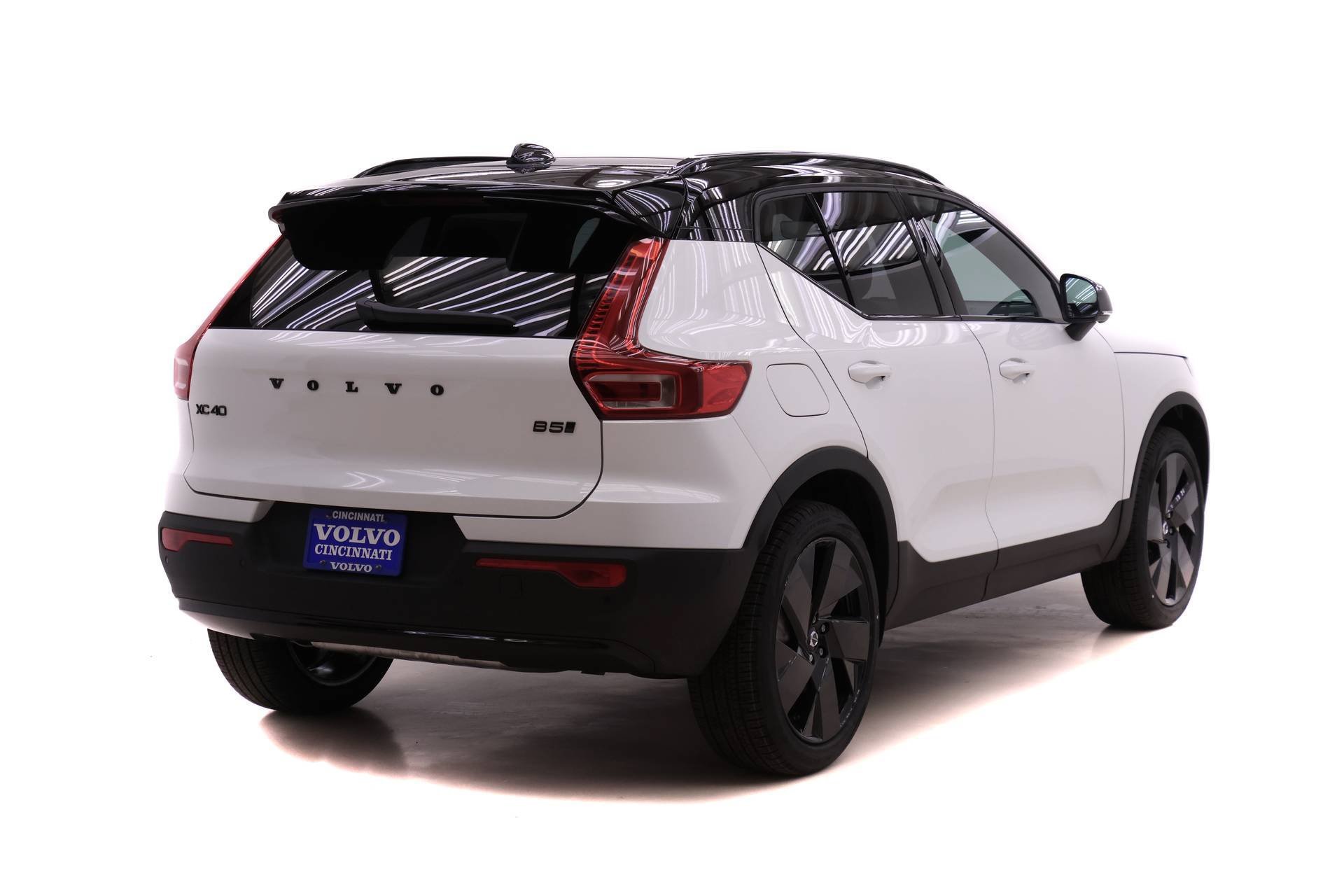 New 2026 Volvo XC40 B5 Ultra w/ Protection Package Premier AWD/4WD image 4