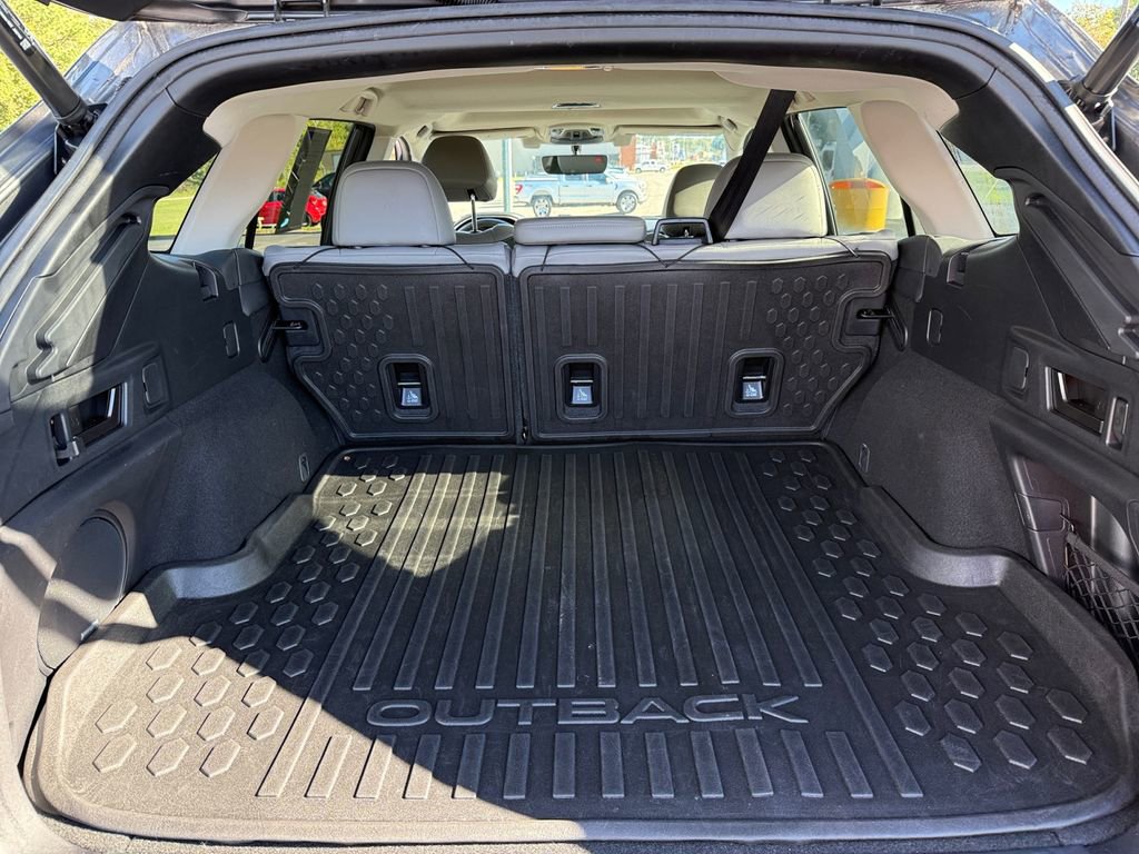 Used 2020 Subaru Outback Limited image 17
