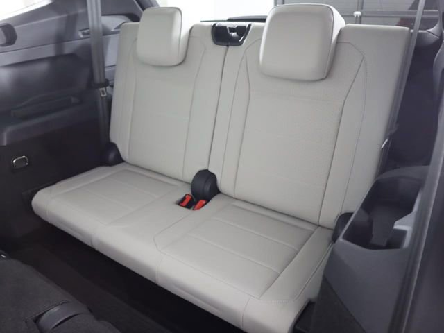 Used 2020 Volkswagen Tiguan SE R-Line image 23