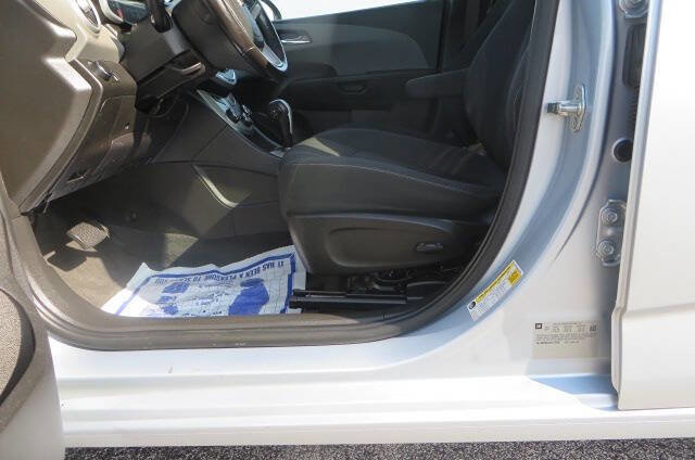 Used 2017 Chevrolet Sonic LT w/ Convenience Package image 12