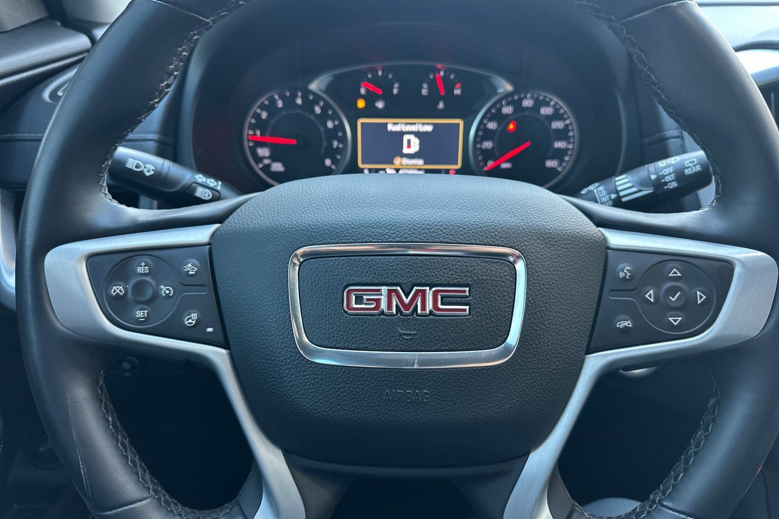 Used 2024 GMC Terrain SLT image 31