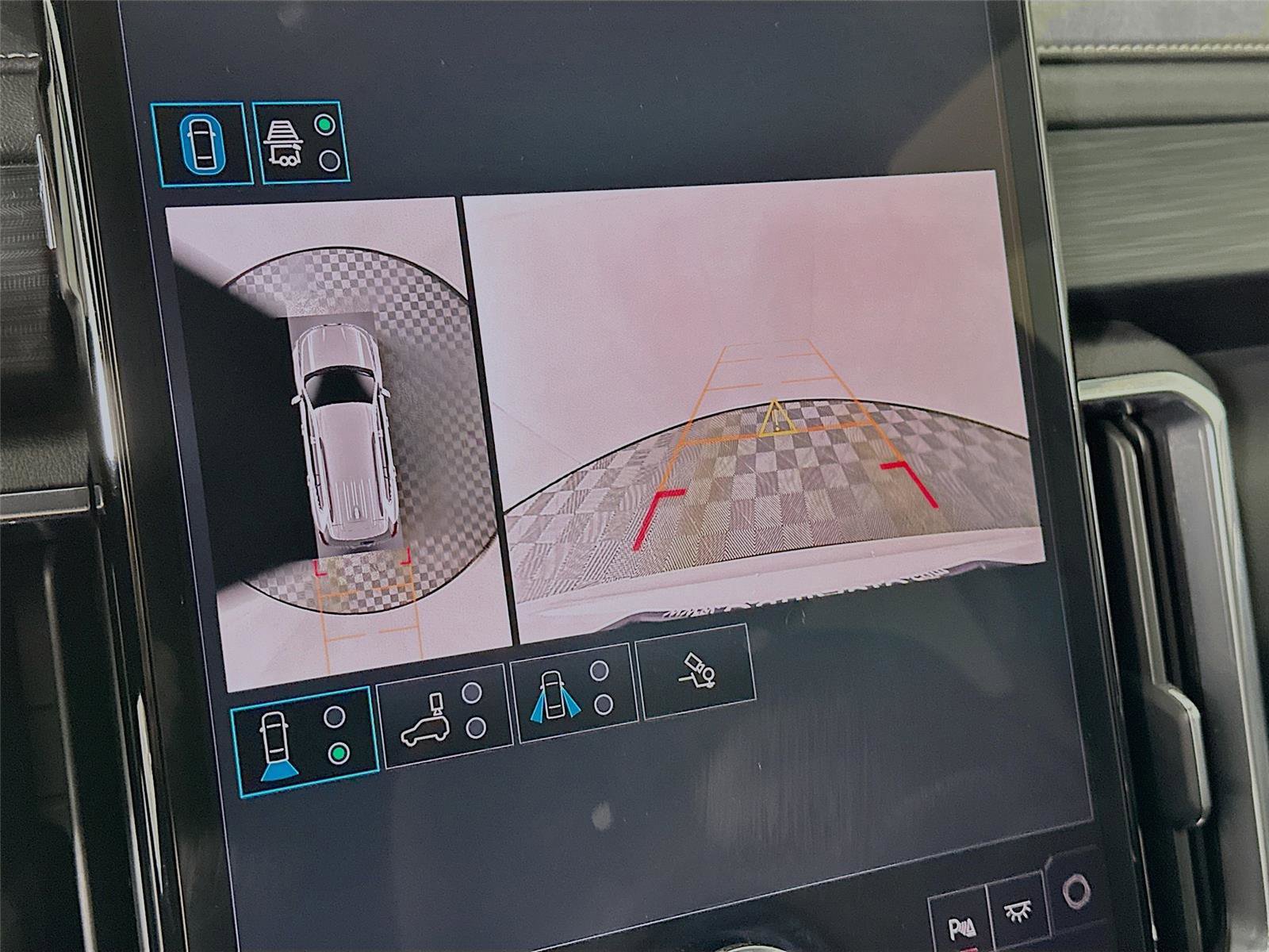 Used 2025 GMC Acadia Elevation image 15