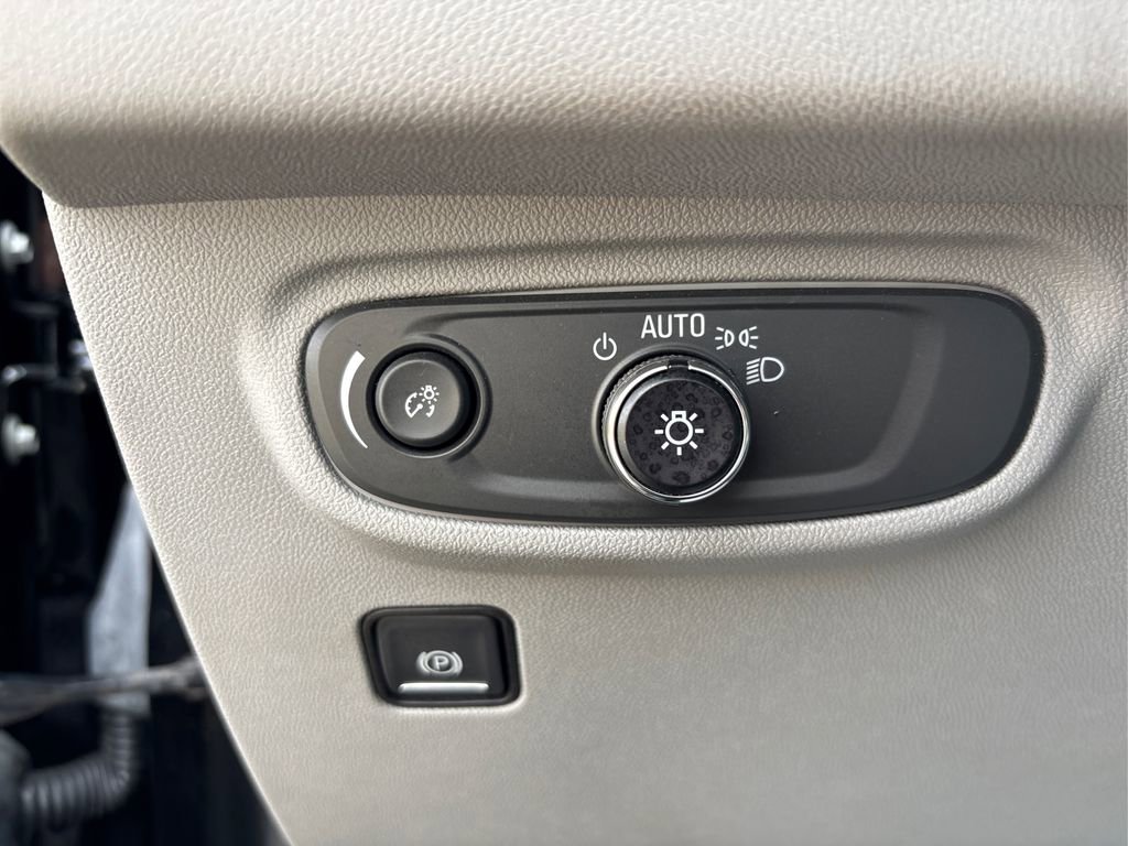 Used 2022 GMC Terrain SLE w/ Driver Convenience Package image 39