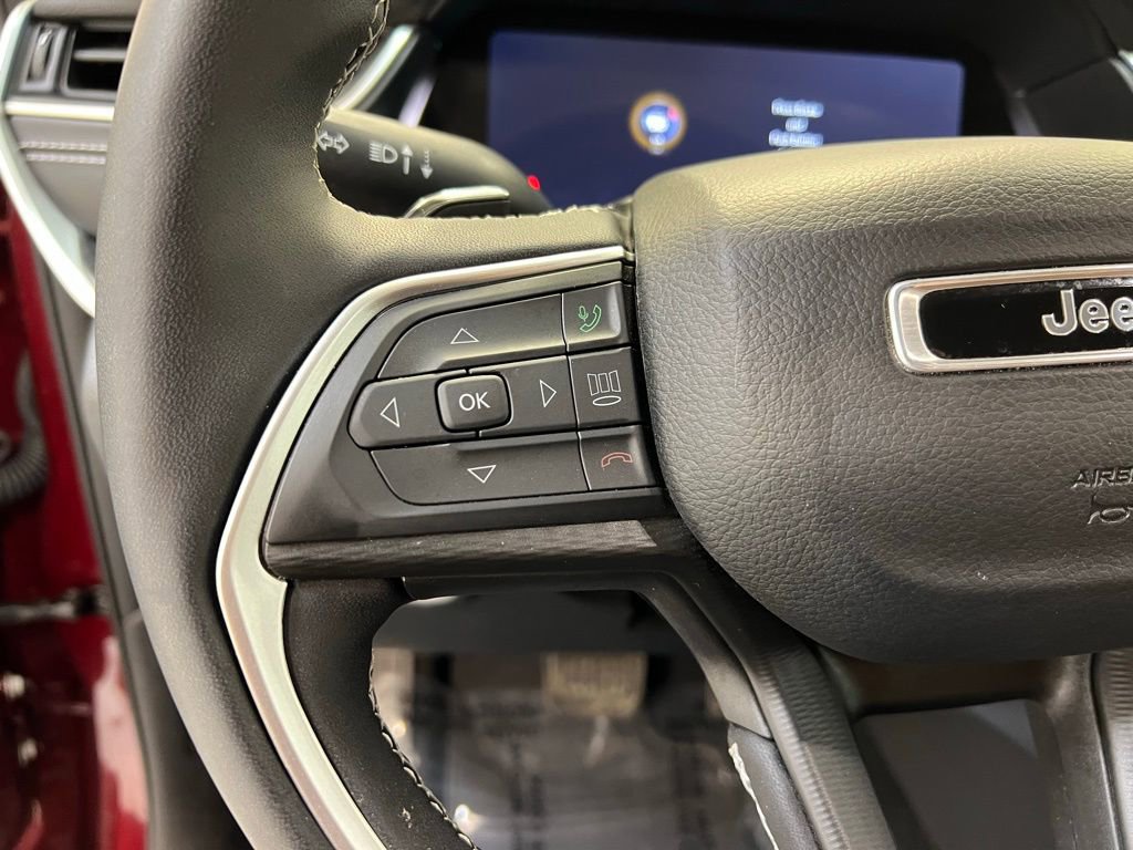 Used 2024 Jeep Grand Cherokee Laredo w/ Luxury Tech Group I AWD/4WD image 19