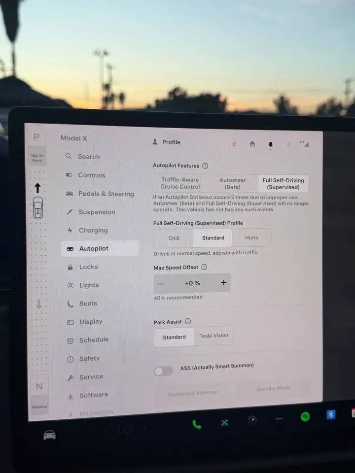 Used 2022 Tesla Model X Plaid image 8