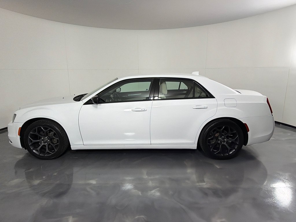 Used 2019 Chrysler 300 Touring w/ Sport Appearance Package RWD image 8