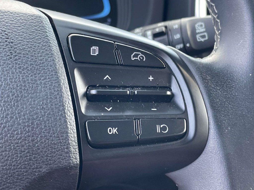 Used 2025 Hyundai Venue SEL FWD image 18