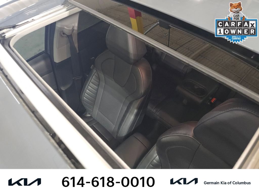 Used 2023 Hyundai Elantra Limited w/ Cargo Package image 21