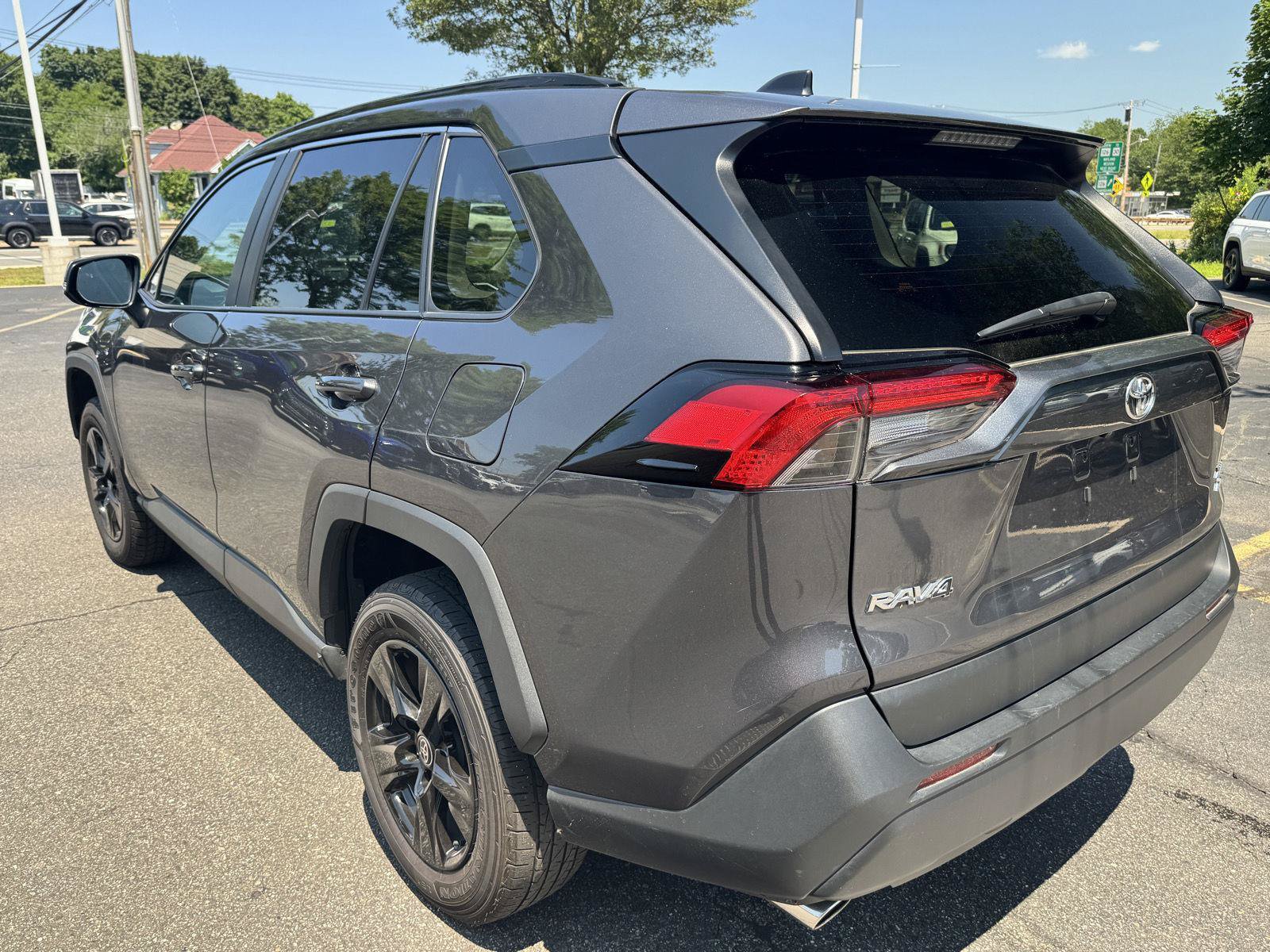 Used 2025 Toyota RAV4 XLE AWD/4WD image 5