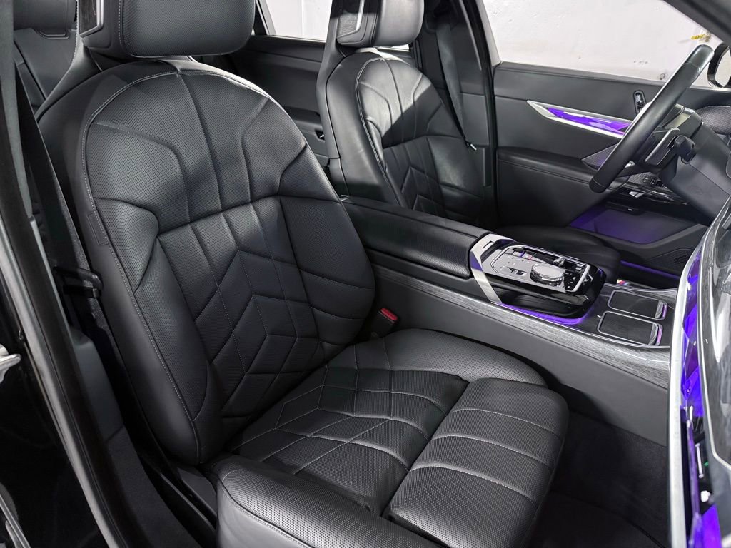 Used 2023 BMW 760i xDrive w/ Executive Package image 26
