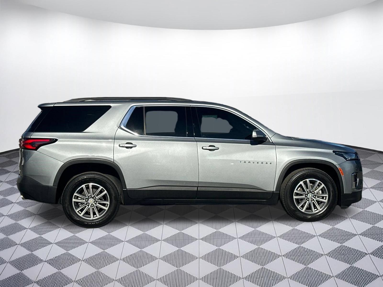 Used 2023 Chevrolet Traverse LT w/ LPO, Cargo Package AWD/4WD image 7
