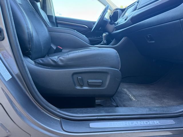 Used 2016 Toyota Highlander Limited FWD image 22