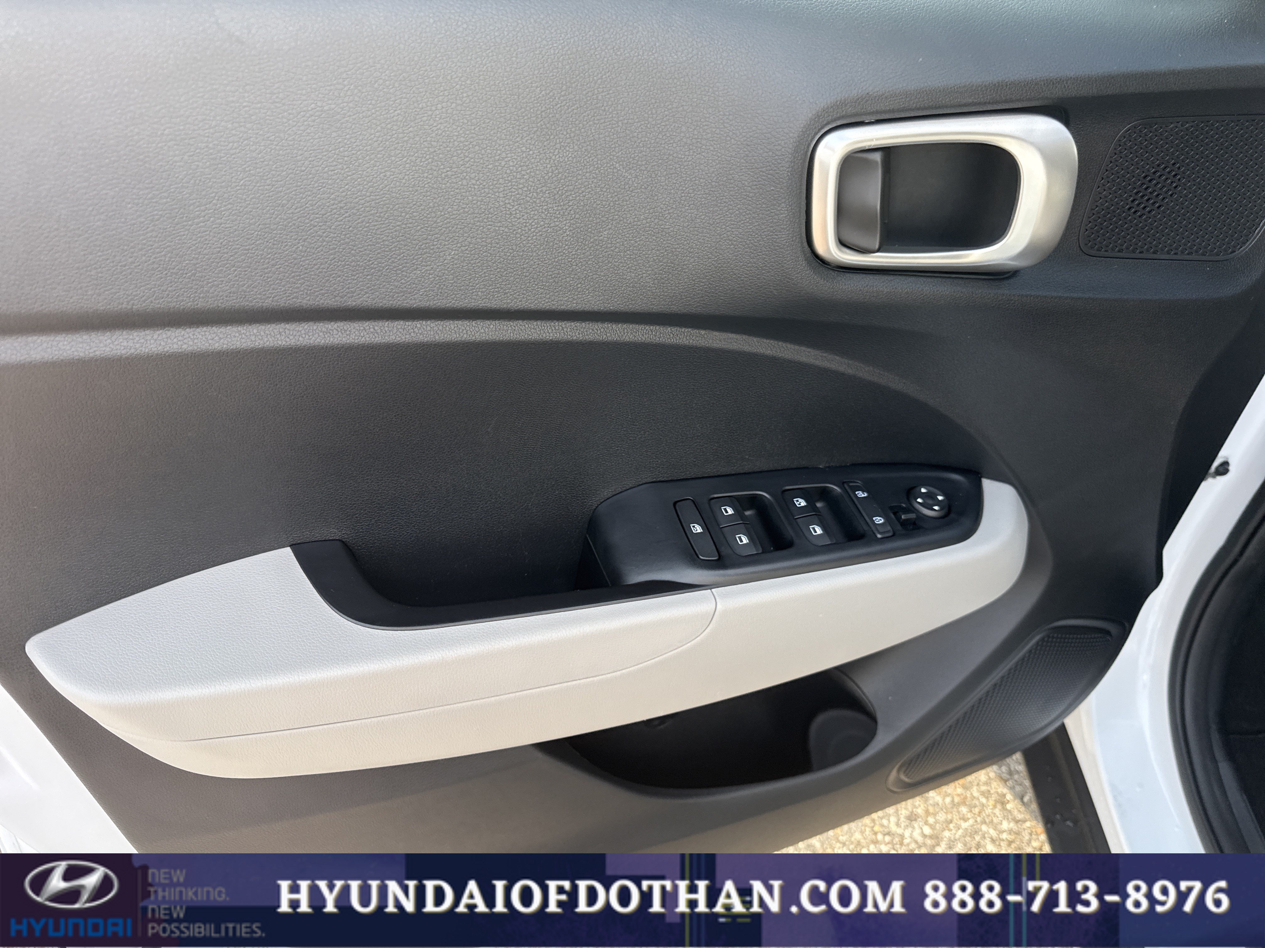 Certified 2025 Hyundai Venue SEL FWD image 7