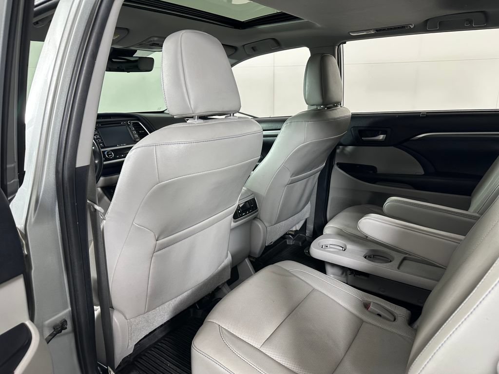 Used 2019 Toyota Highlander Limited w/ Carpet Mat Package (TMS) AWD/4WD image 21