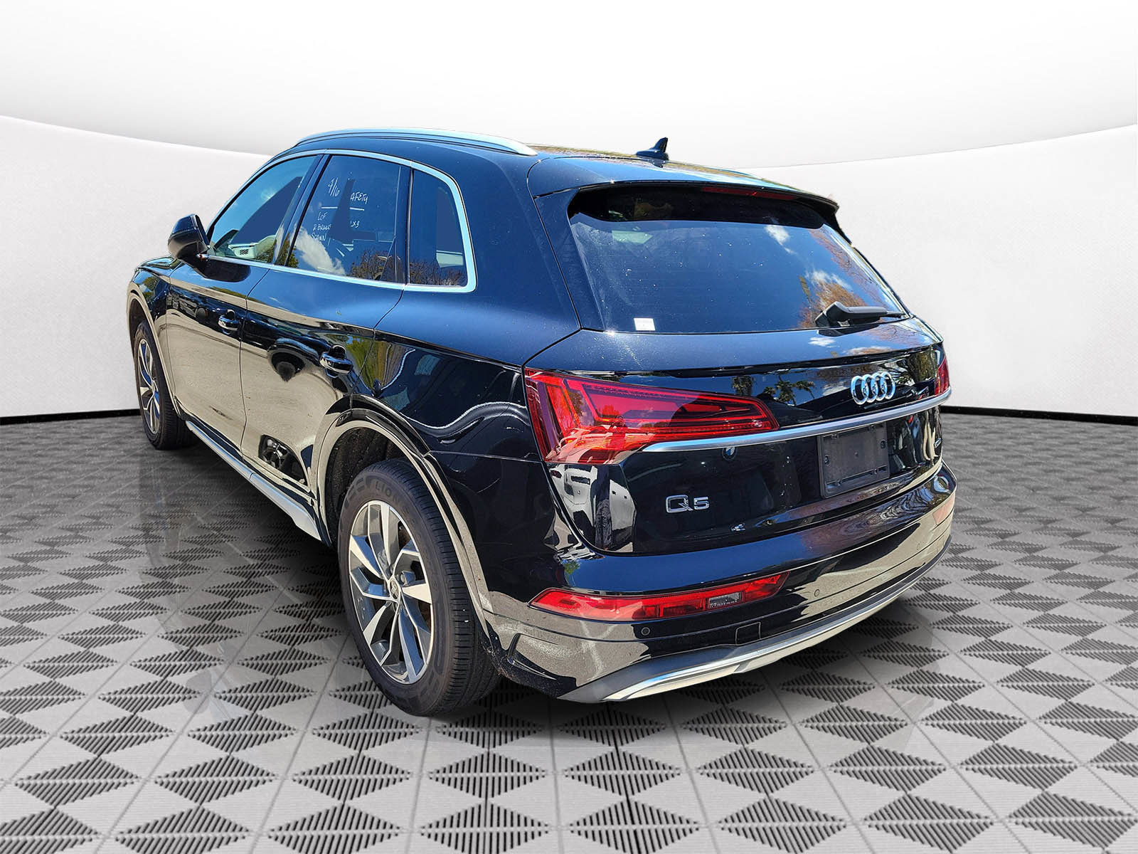 Used 2021 Audi Q5 Premium w/ Convenience Package image 4