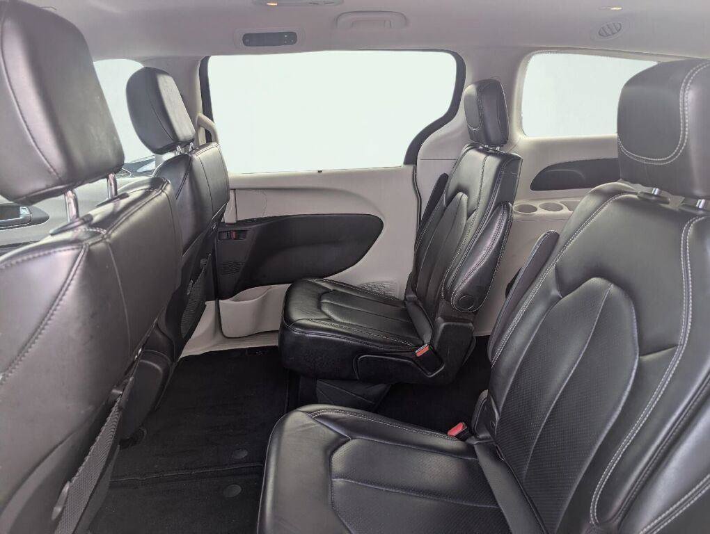 Used 2023 Chrysler Pacifica Touring-L FWD image 31