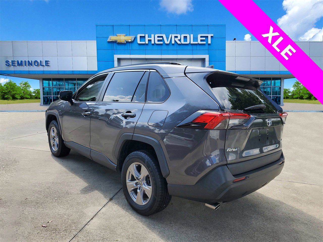 Used 2022 Toyota RAV4 XLE image 3