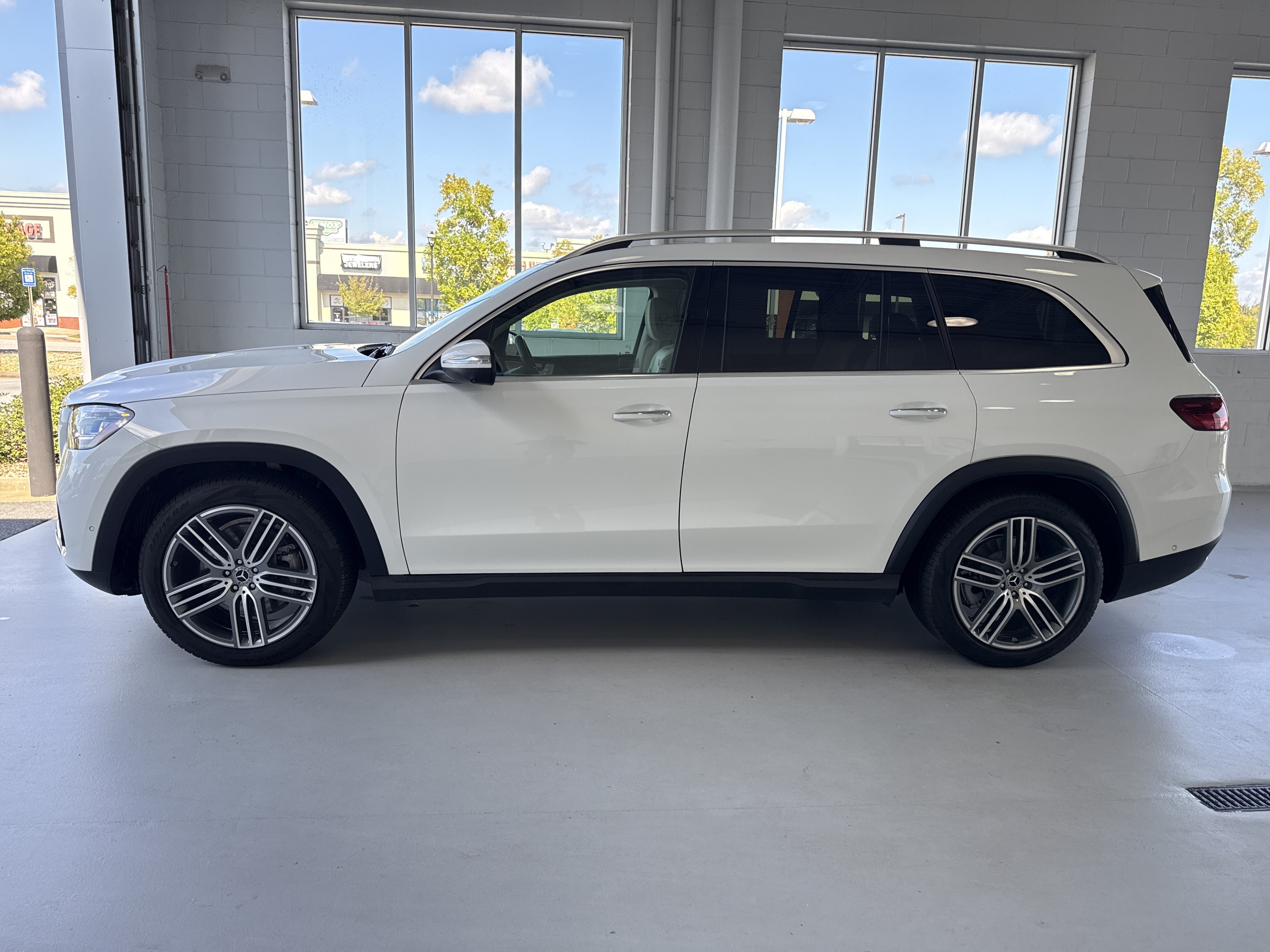 Certified 2025 Mercedes-Benz GLS 450 4MATIC image 2