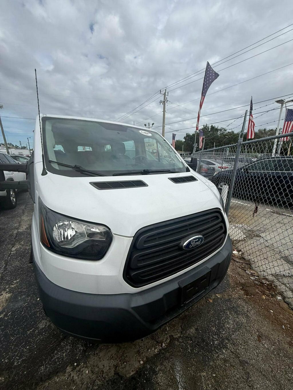 Used 2017 Ford Transit 150 XL image 4