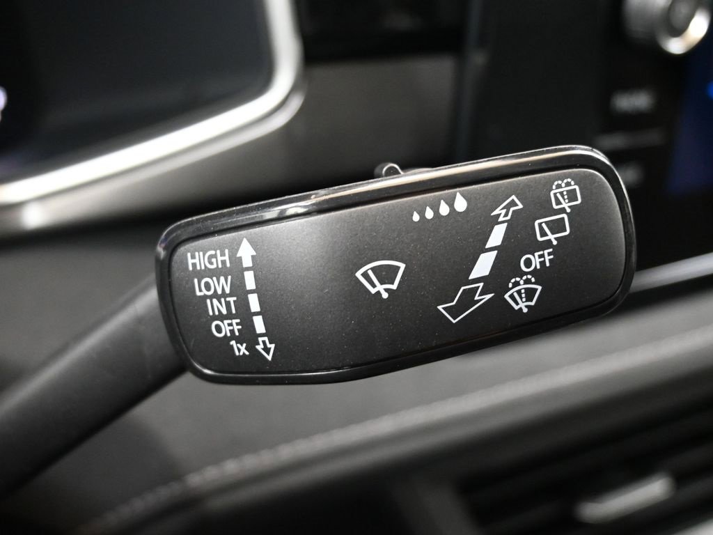 New 2025 Volkswagen Taos SE image 29