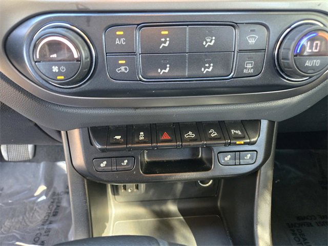 Used 2019 Chevrolet Colorado Z71 w/ Z71 Midnight Edition image 18