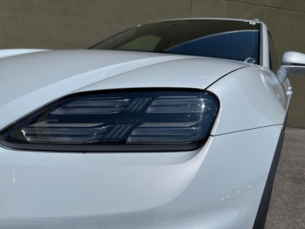 Used 2024 Porsche Macan 4 Electric image 5