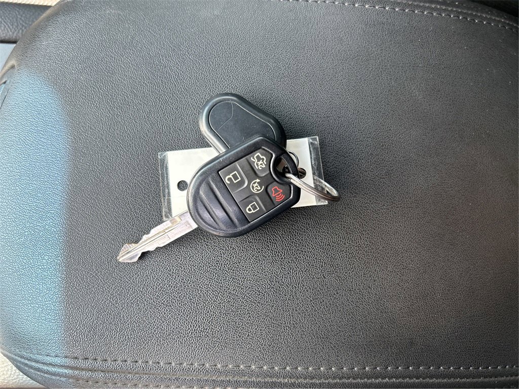 Used 2018 Ford Taurus SEL image 24