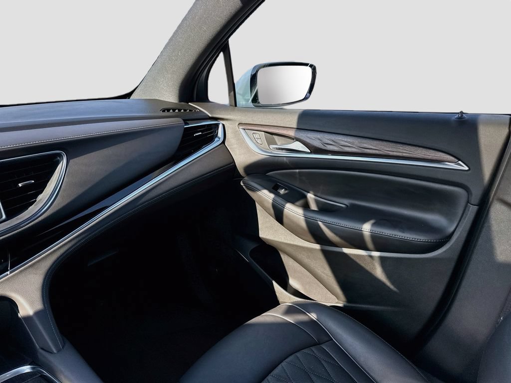 Used 2022 Buick Enclave Avenir w/ Avenir Technology Package FWD image 29